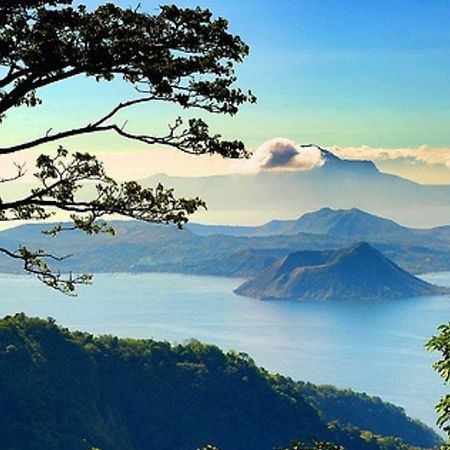 Blowing In The Wind - Lake View Apartments Tagaytay City Екстериор снимка