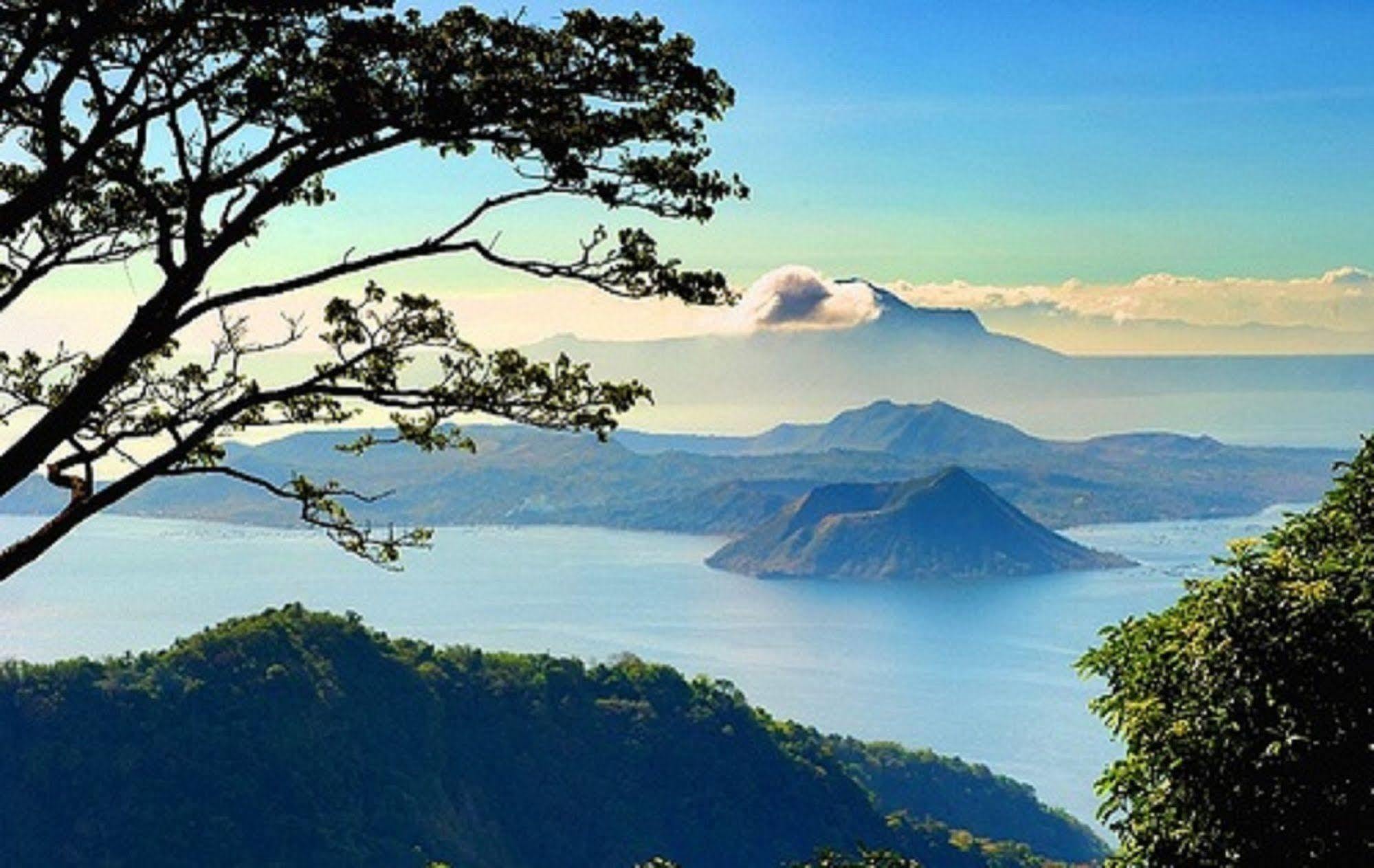Blowing In The Wind - Lake View Apartments Tagaytay City Екстериор снимка